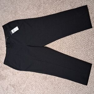 NWT BCBGMAXAZRIA size 10 black capri's